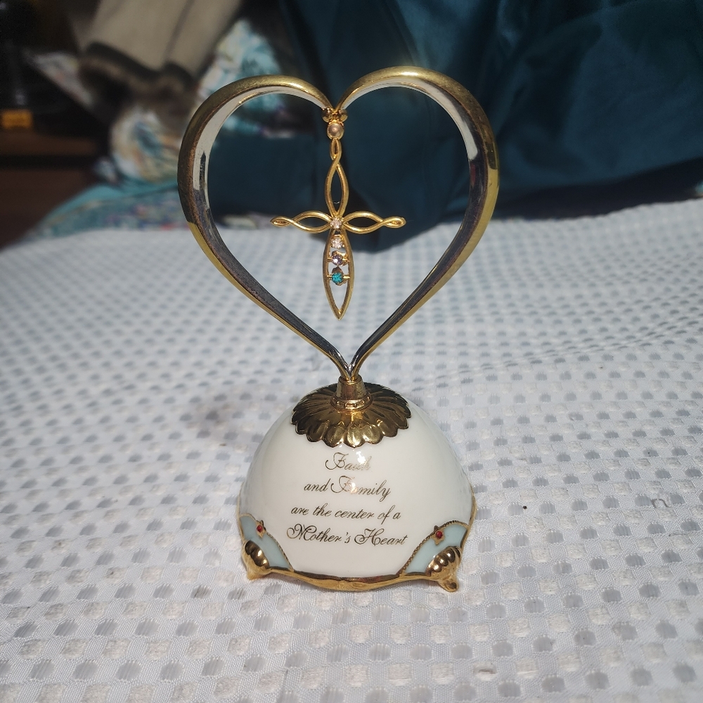 ARDLEIGH ELLIOTT ACCENTS EUC MOTHERS HEART MUSIC BOX COLLECTIBLE